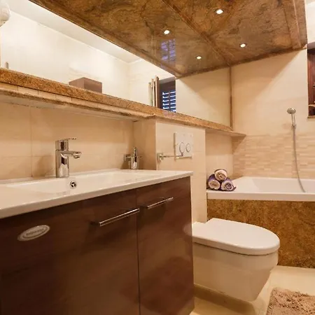 Luxury Near Bacvice Apartman